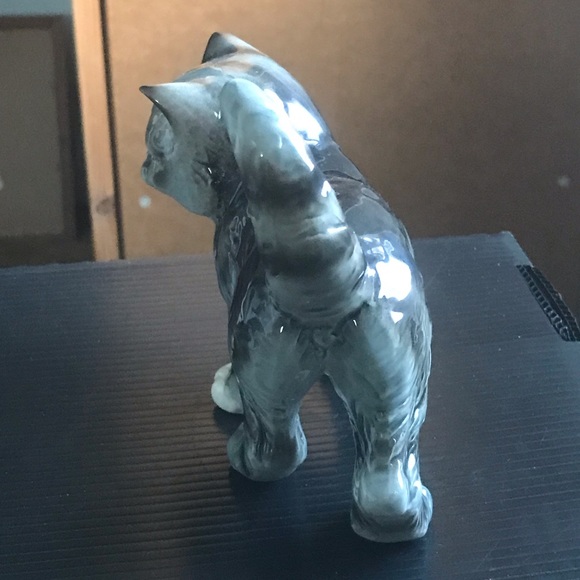 Vintage Porcelain Goebel Gray Tabby Cat Figurine West Germany 5 1/2 High - Picture 5 of 7